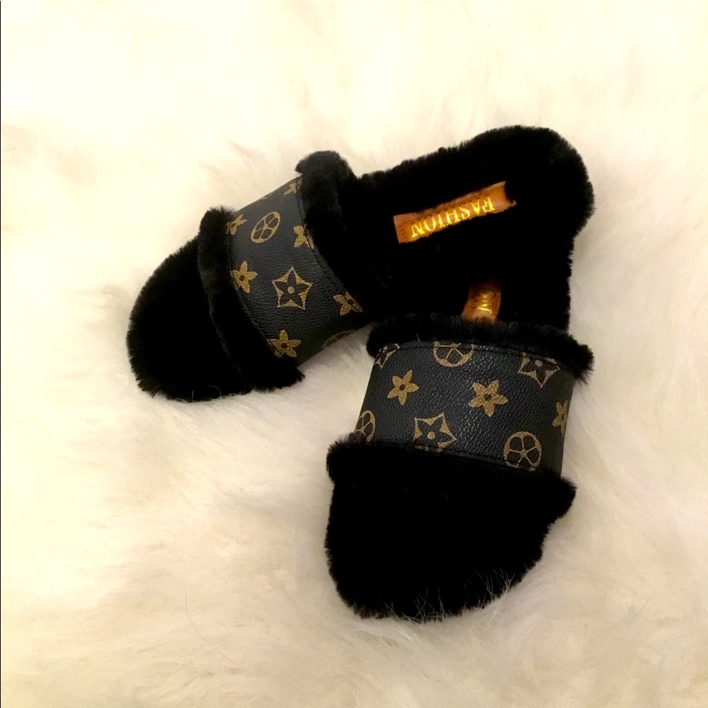 New, Fashion Fur Slippers NWOT